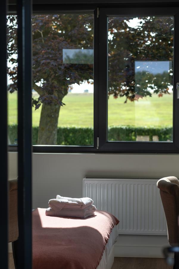 Logis Hotel & Restaurant De L'Aerodrome De La Baie De Somme Buigny-Saint-Maclou Exterior photo