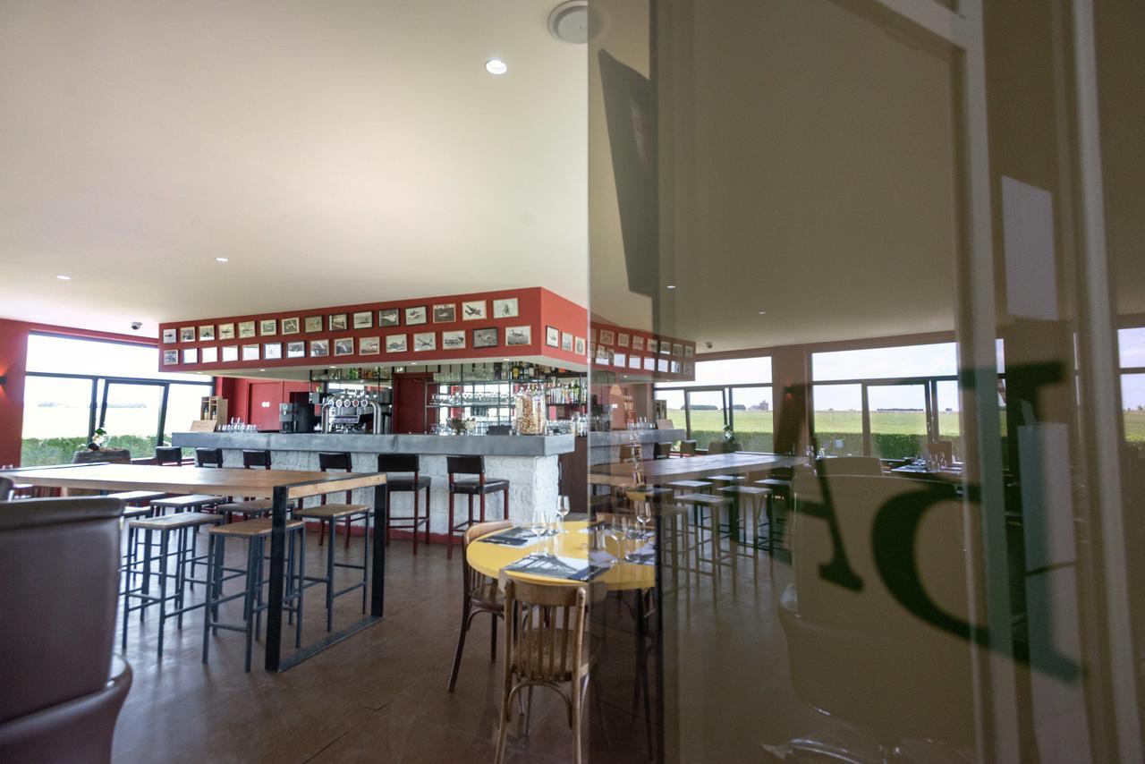 Logis Hotel & Restaurant De L'Aerodrome De La Baie De Somme Buigny-Saint-Maclou Exterior photo